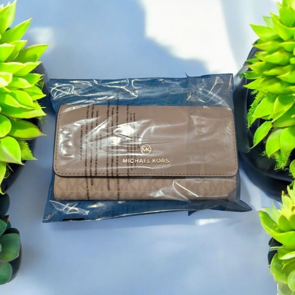 NWT Michael Kors Large Logo and Leather Tri-Fold Wallet Ballet - Picture 4 of 5